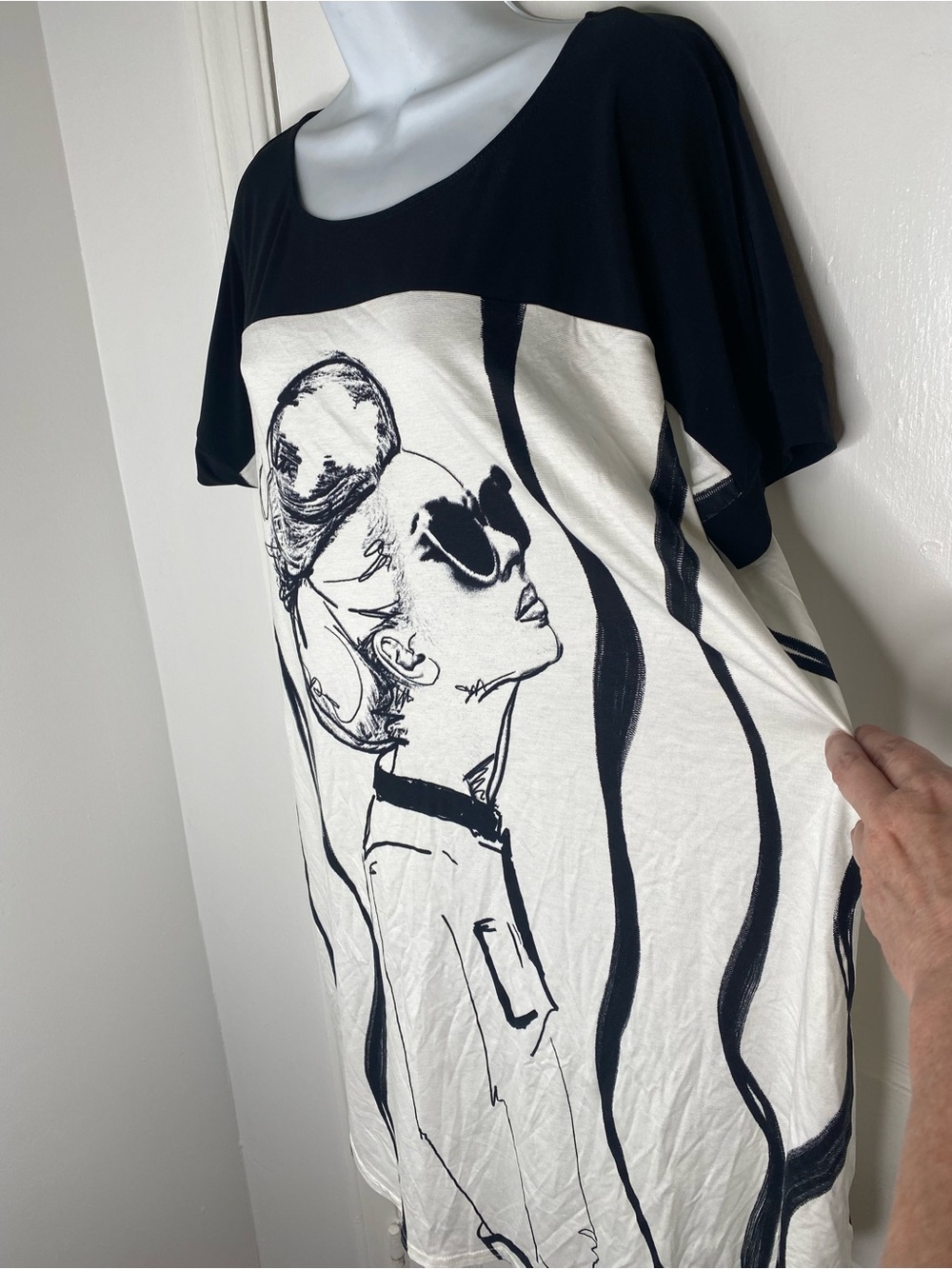 Joseph Ribkoff Black & White Luxury Graphic Short-Sleeve Designer Top - Picture 2 of 10